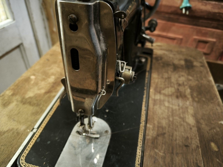Antikna šivaća mašina Mundlos