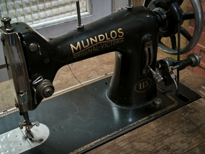 Antikna šivaća mašina Mundlos