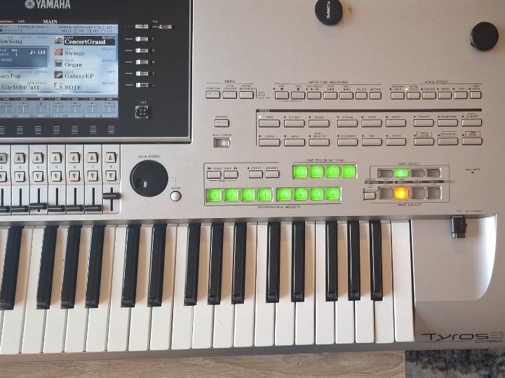 Yamaha Tyros 3