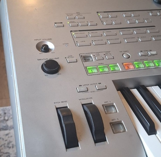 Yamaha Tyros 3
