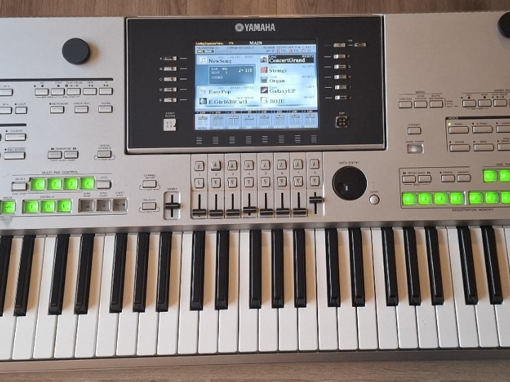 Yamaha Tyros 3