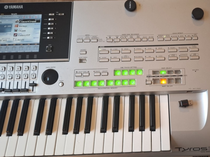 Yamaha Tyros 3