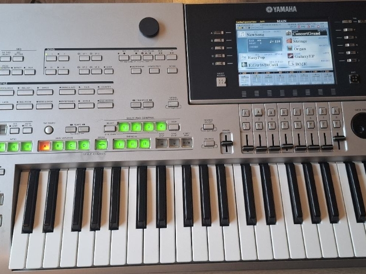 Yamaha Tyros 3