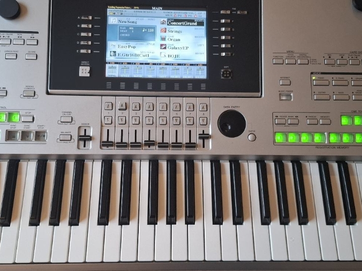 Yamaha Tyros 3