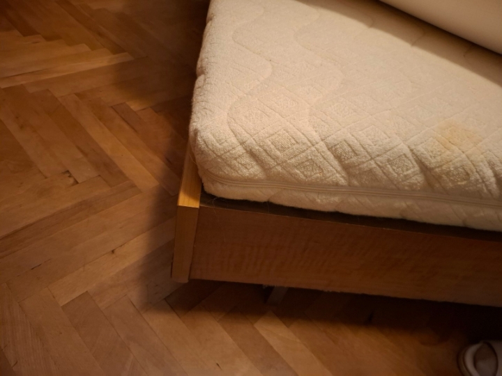 Krevet, madrac i nadmadrac poklanjam