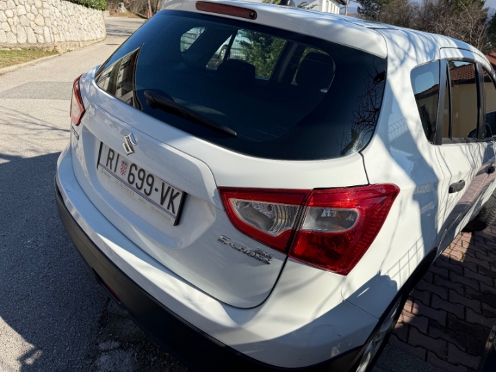 Suzuki SX4 s-cross 2015.