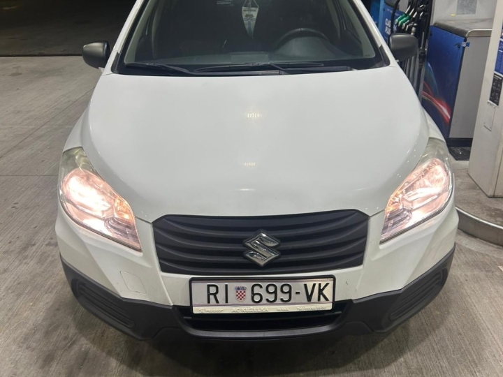 Suzuki SX4 s-cross 2015.