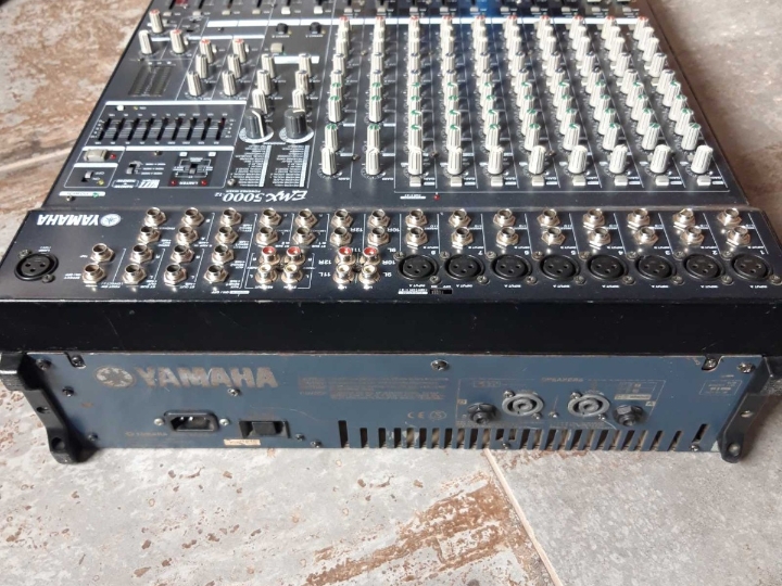 Mixer Yamaha EMX 5000