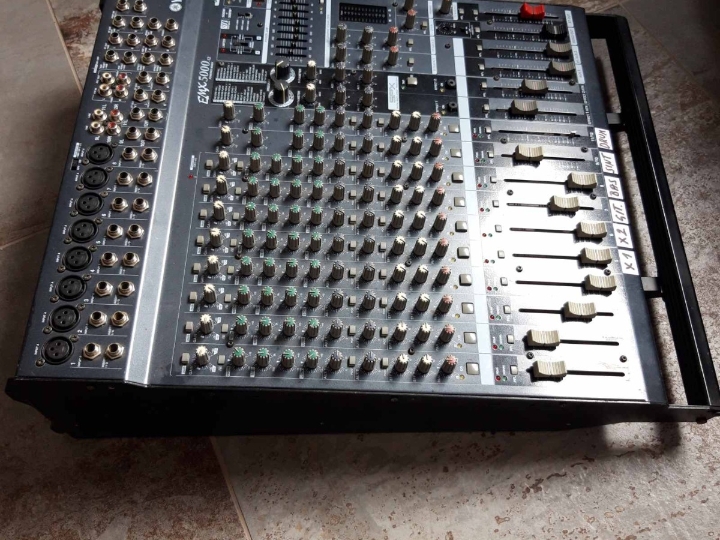 Mixer Yamaha EMX 5000