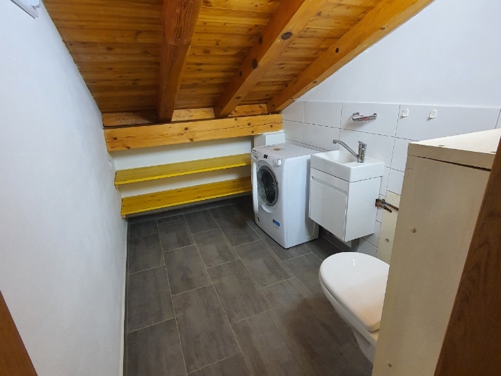 Najam stana, Valdebek, Pula