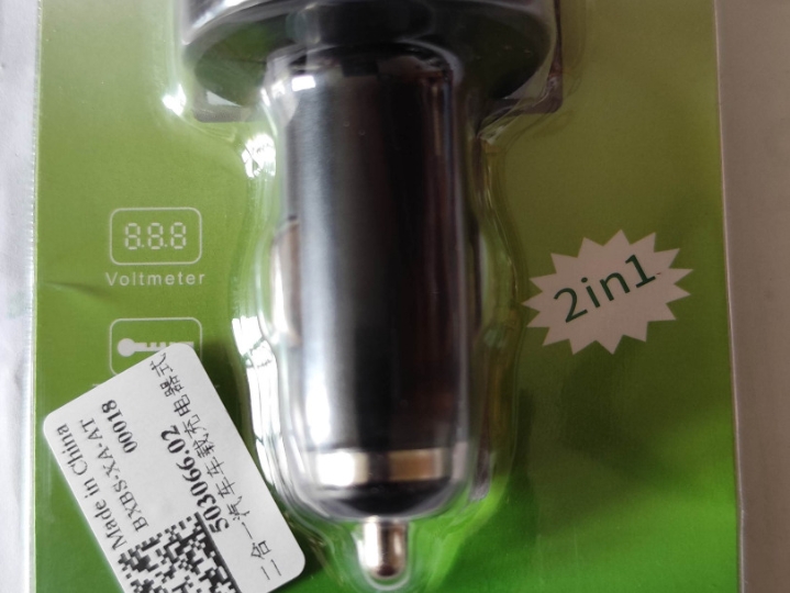 Auto voltmetar i termometar