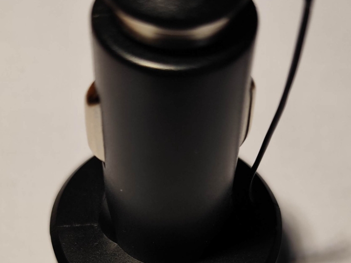 Auto voltmetar i termometar