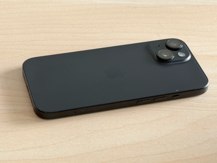 IPhone 15 128GB – baterija 94%