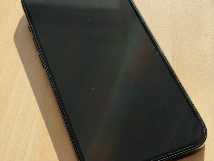 IPhone 15 128GB – baterija 94%