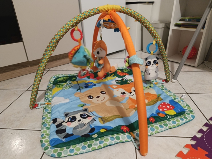 Baby gym poklanjam