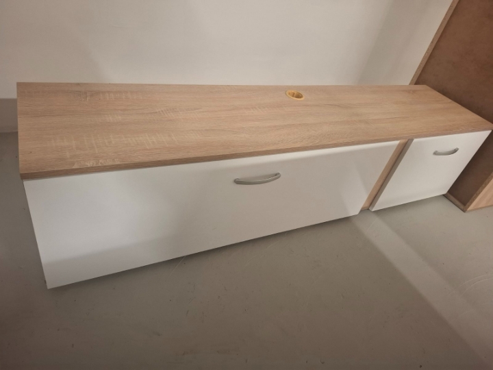 Stalak za TV i ormarići