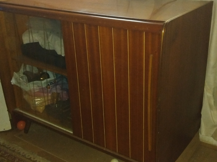 Starinska vitrina (komoda)