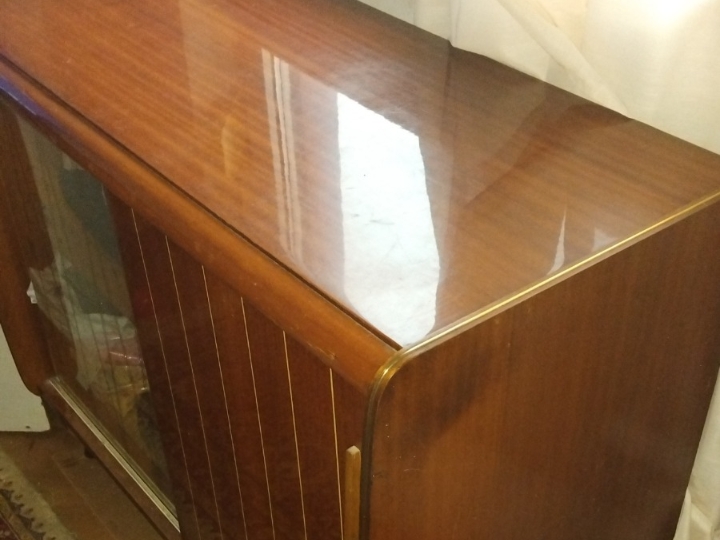 Starinska vitrina (komoda)