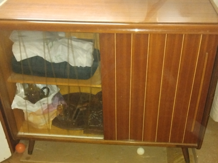 Starinska vitrina (komoda)