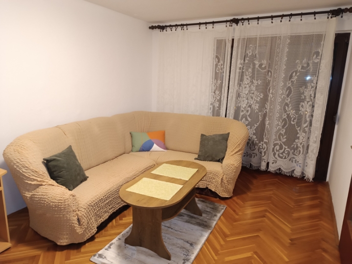 Dvosoban klasični stan D. Drenova