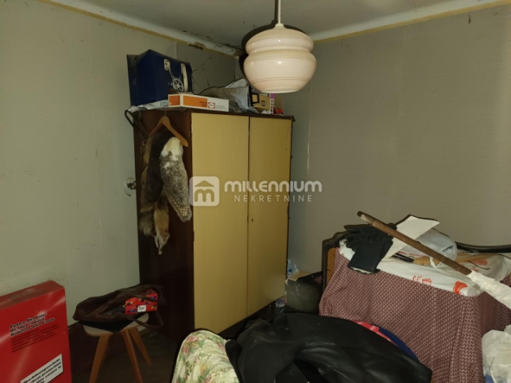 Istra, Vodnjan, kuća s gospodarskim objektom i dvorištem