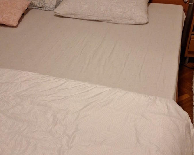 Poklanjam krevet i ormare