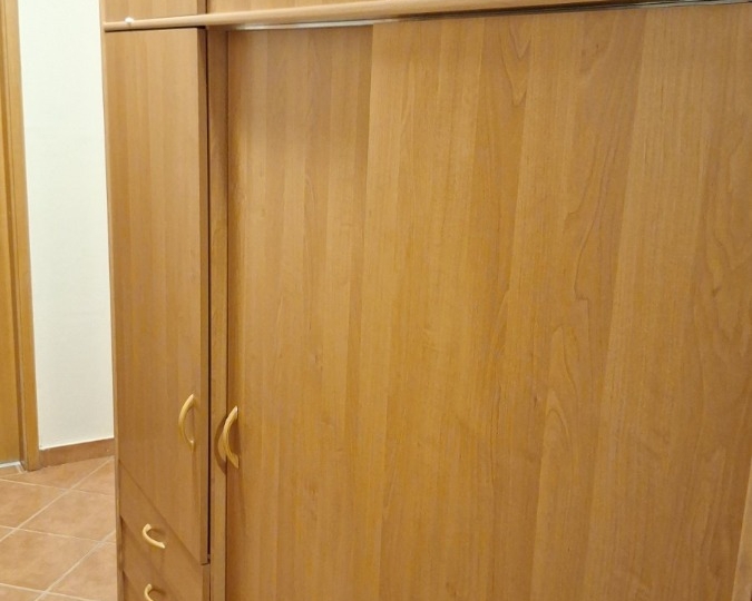 Poklanjam krevet i ormare