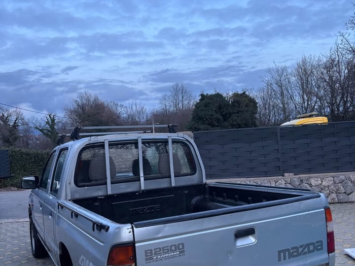 Mazda B2500