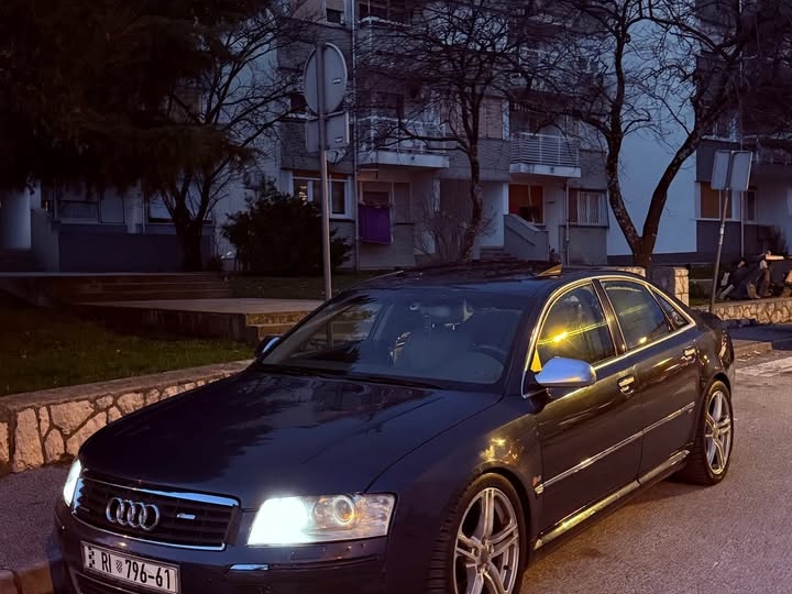 Audi A8, 3.7 V8