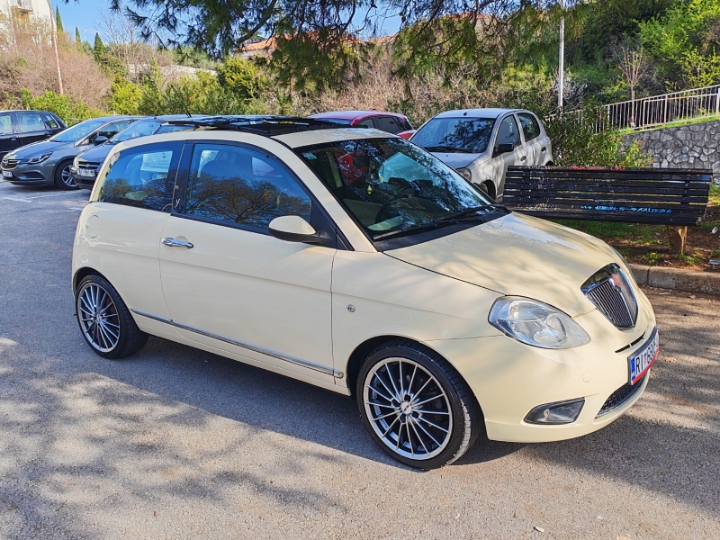 Lancia Ypsilon 1.3 multijet 90