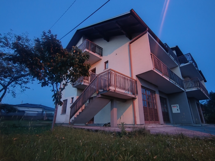 Prodajem kuću s 4 stana, Marinići