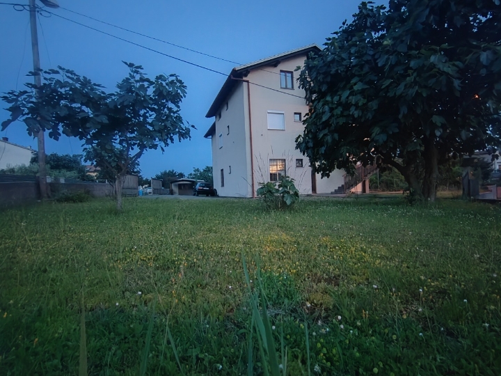 Prodajem kuću s 4 stana, Marinići