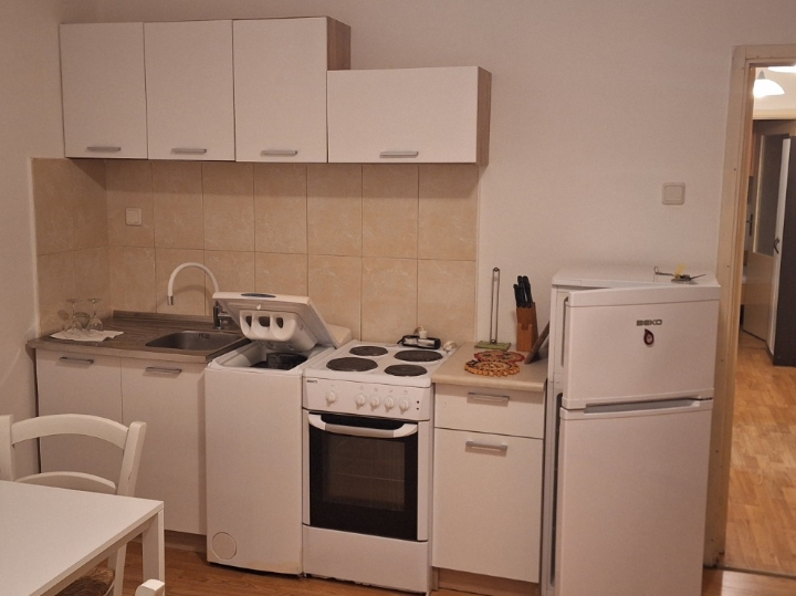 Stan Turnić, studenti