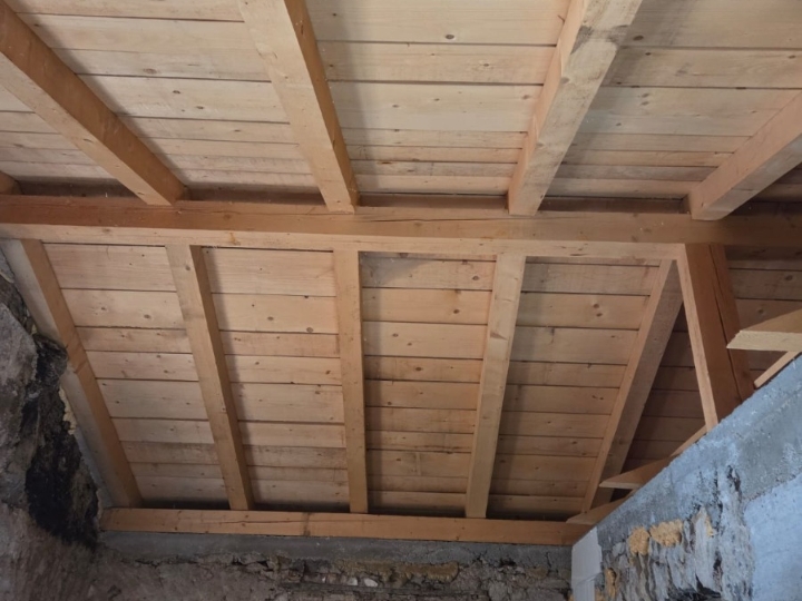 Marčelji, kuća starina, teren