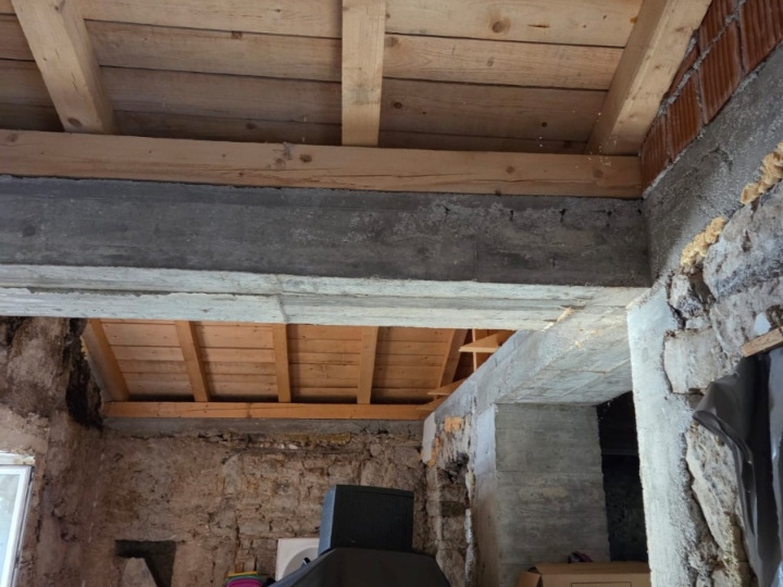 Marčelji, kuća starina, teren