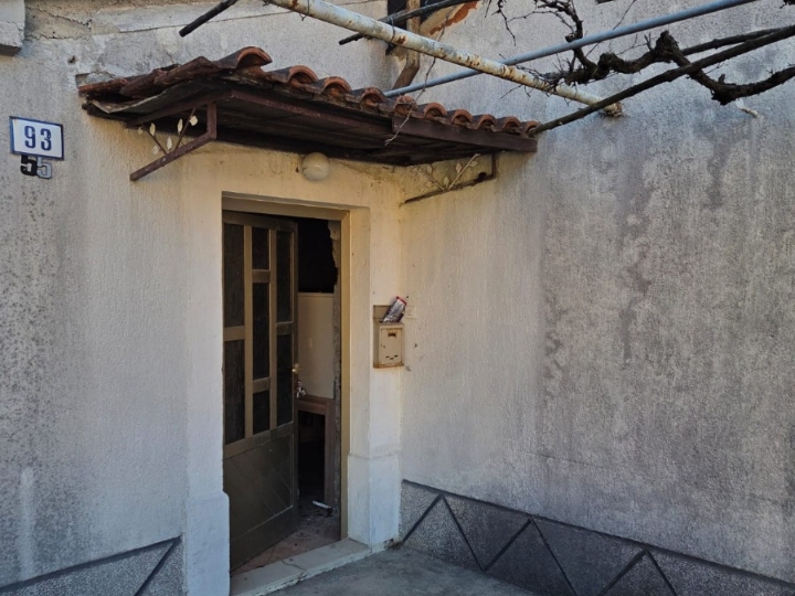 Marčelji, kuća starina, teren