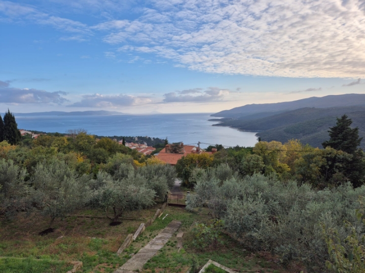 Građevinsko zemljište s kućom