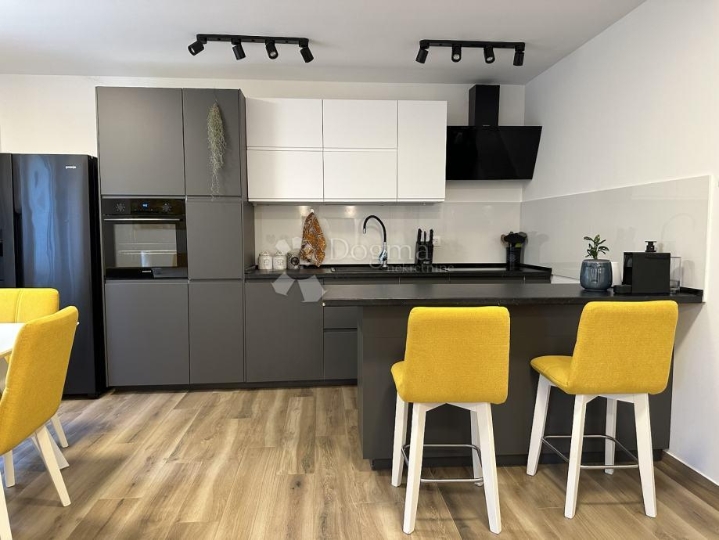 Matulji, Mučići, 2S+DB, 72.43m2, 2 parkirna mjesta, balkon