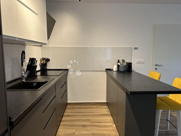 Matulji, Mučići, 2S+DB, 72.43m2, 2 parkirna mjesta, balkon