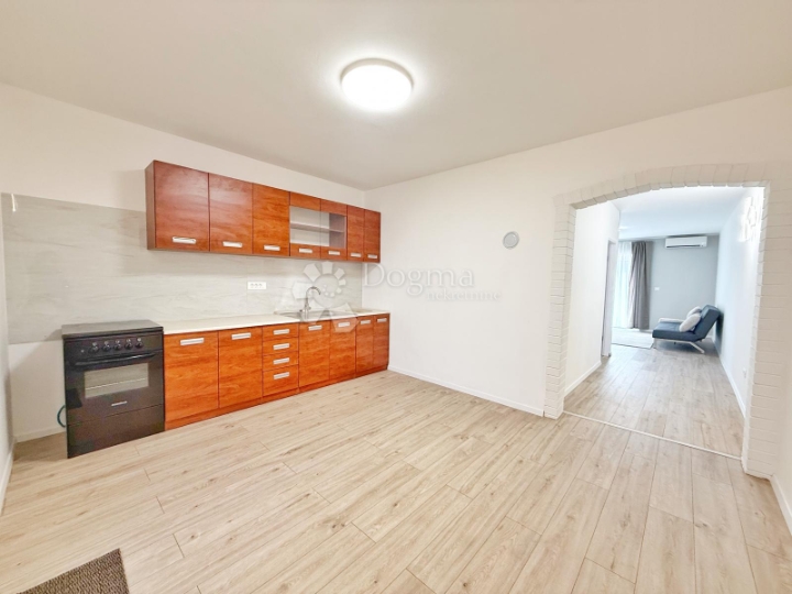 Rovinj, top lokacija, renoviran stan blizu plaže