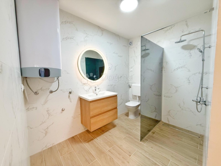 Rovinj, top lokacija, renoviran stan blizu plaže