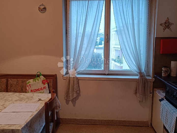 Rijeka, D. Vežica, 40m2, 2Skl. prodaja