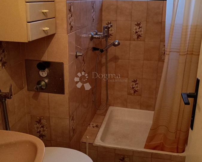 Rijeka, D. Vežica, 40m2, 2Skl. prodaja