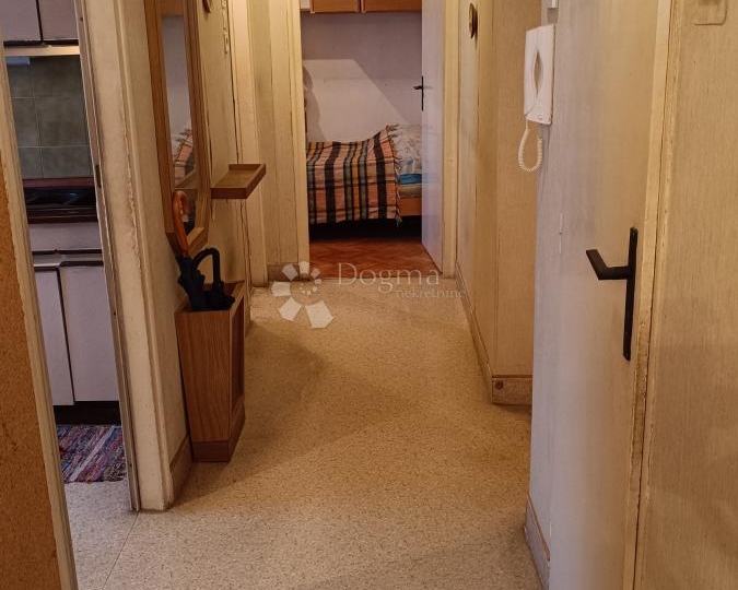 Rijeka, D. Vežica, 40m2, 2Skl. prodaja