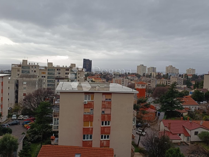 Rijeka, D. Vežica, 40m2, 2Skl. prodaja