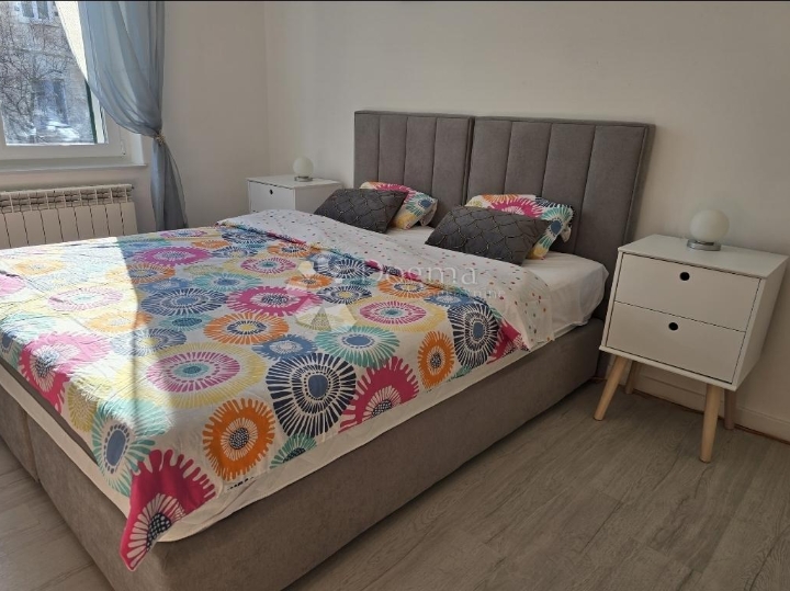 Bulevard: tek renovirani dvosobni stan s balkonom