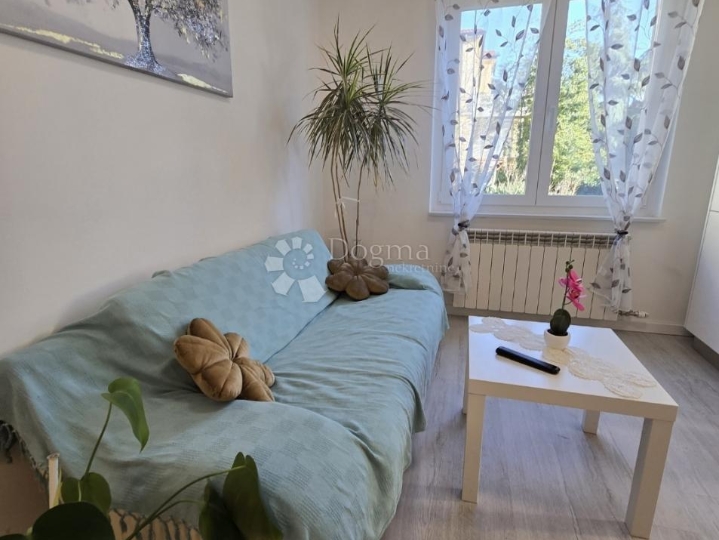 Bulevard: tek renovirani dvosobni stan s balkonom