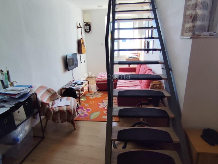 Stan u kamenoj kući, prvi red do mora