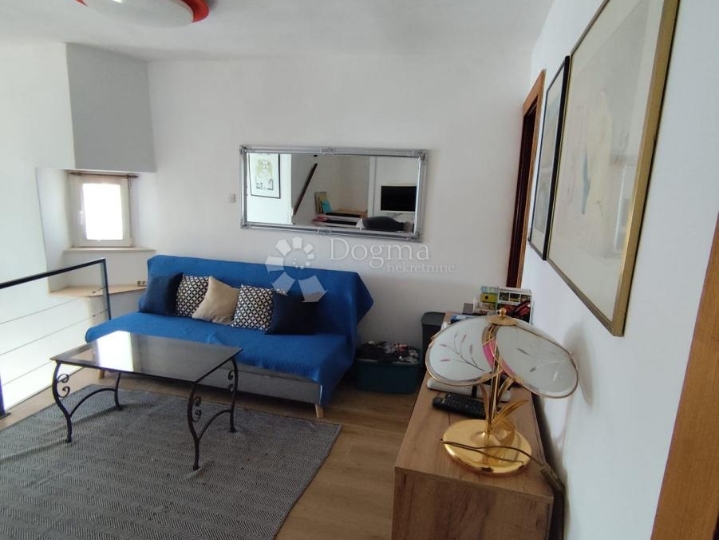 Stan u kamenoj kući, prvi red do mora