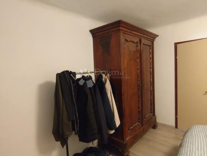 Stan u kamenoj kući, prvi red do mora